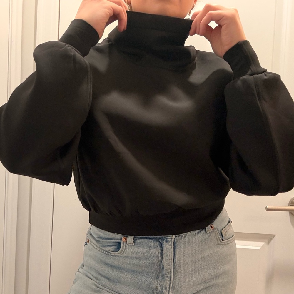 Lululemon Black Balloon Sleeve Turtleneck Sweatshirt